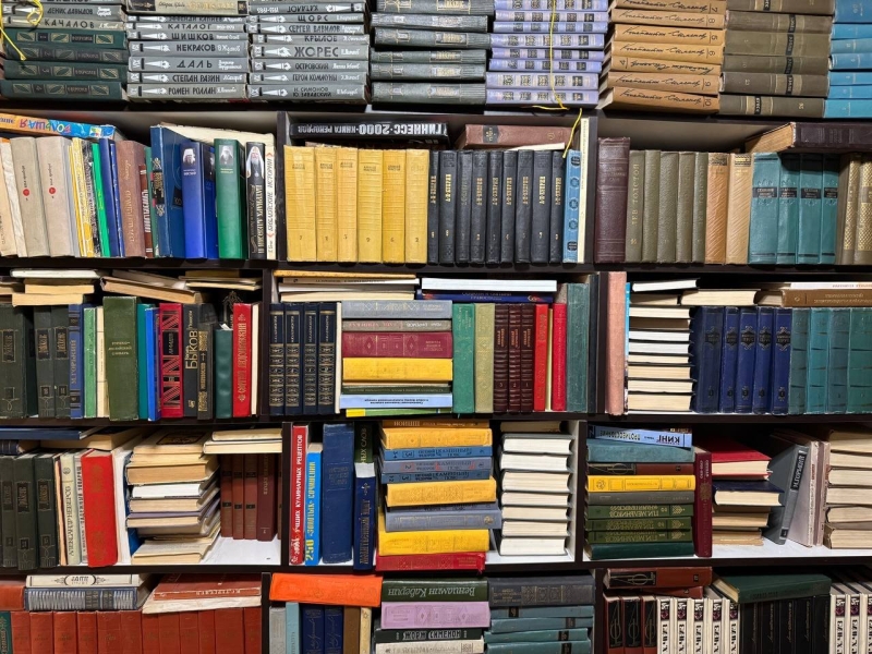 Тайна книжного подвала: как живёт самый старый букинистический магазин Алматы