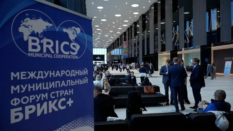 Форум БРИКС, отмеченный благодарностью Президента РФ, вновь соберет в Петербурге тысячи делегатов