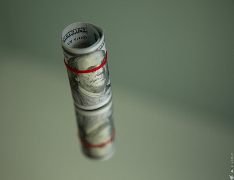 Доллар торгуется на бирже по 530 тенге