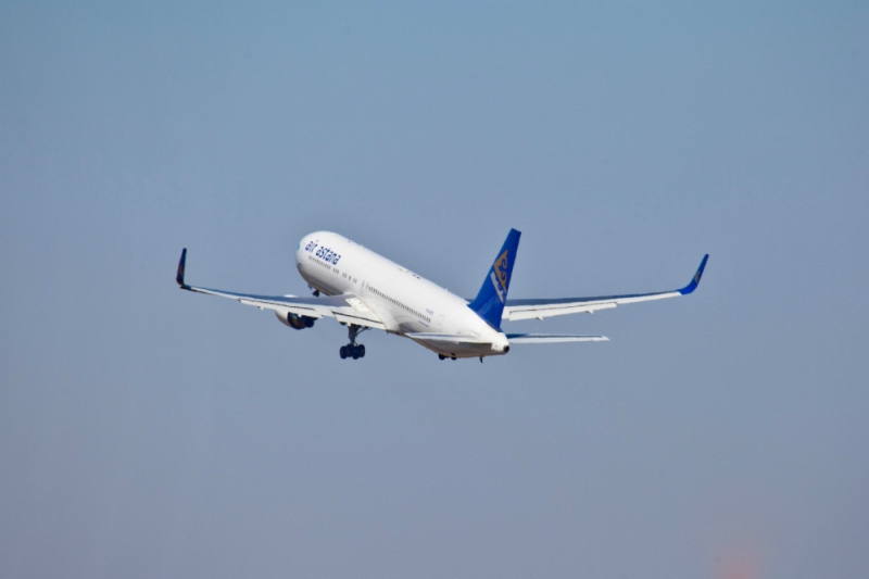 Казахстан обсуждает возобновление прямого авиасообщения с Францией